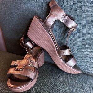 Naot 40 Textured Metallic Sandals